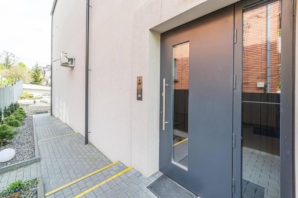Sky Apartment With Free Parking And Balcony & Ac Каунас Екстериор снимка