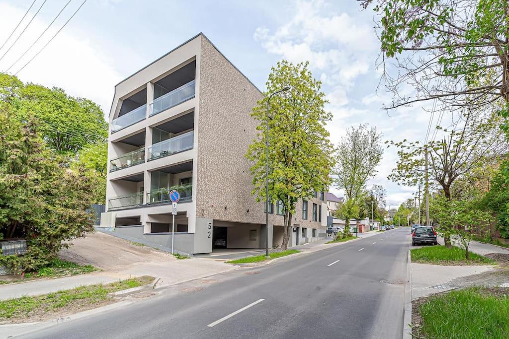 Sky Apartment With Free Parking And Balcony & Ac Каунас Екстериор снимка