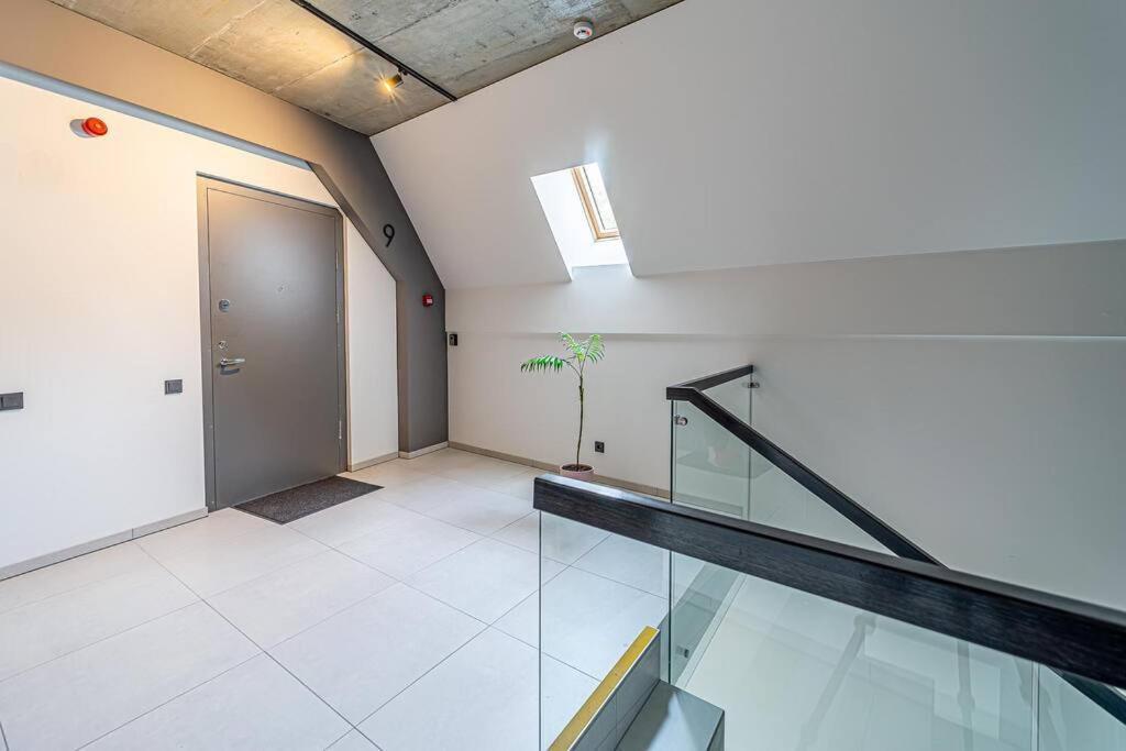 Sky Apartment With Free Parking And Balcony & Ac Каунас Екстериор снимка