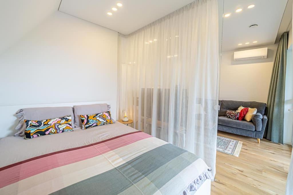 Sky Apartment With Free Parking And Balcony & Ac Каунас Екстериор снимка