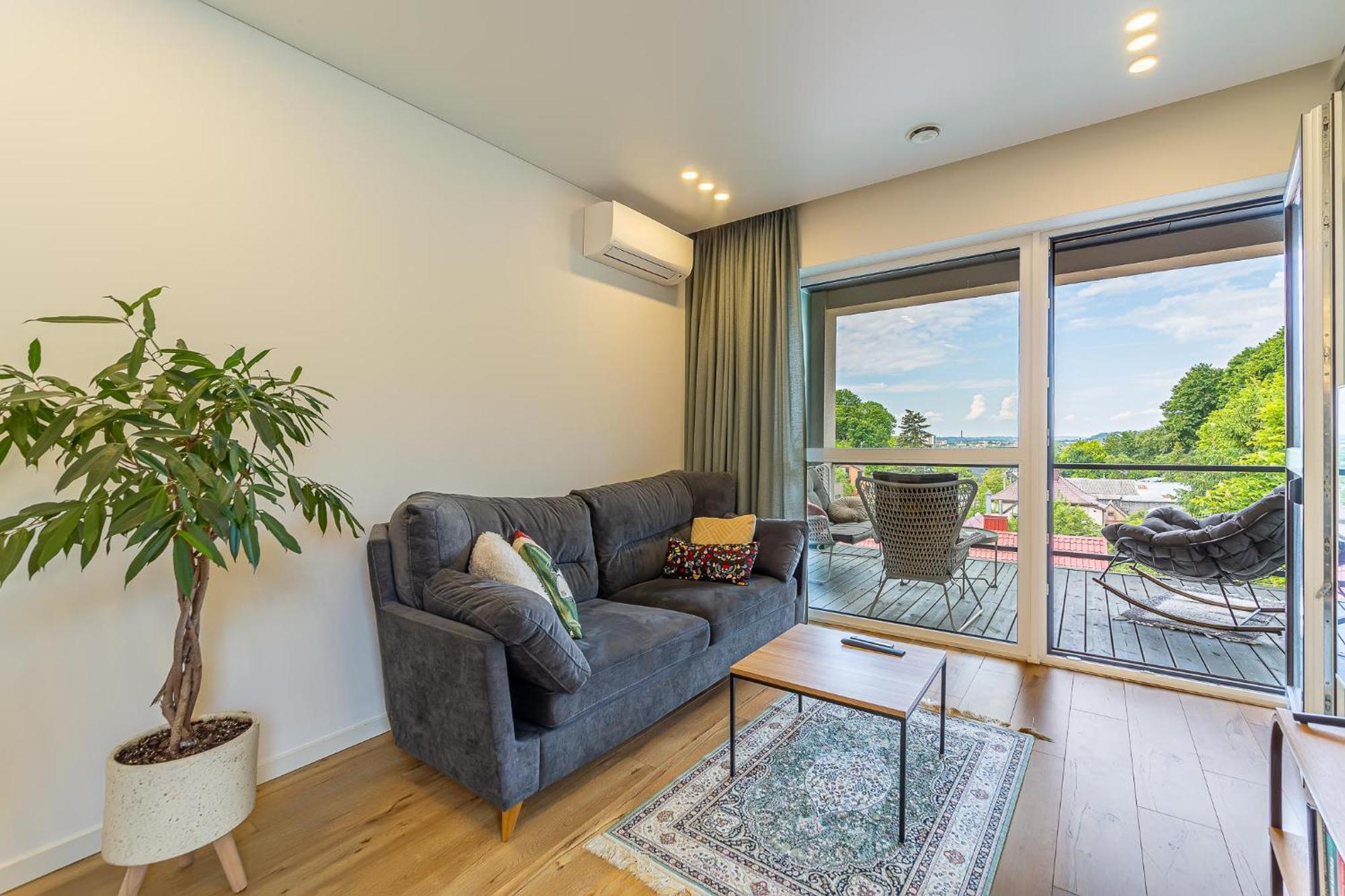 Sky Apartment With Free Parking And Balcony & Ac Каунас Екстериор снимка